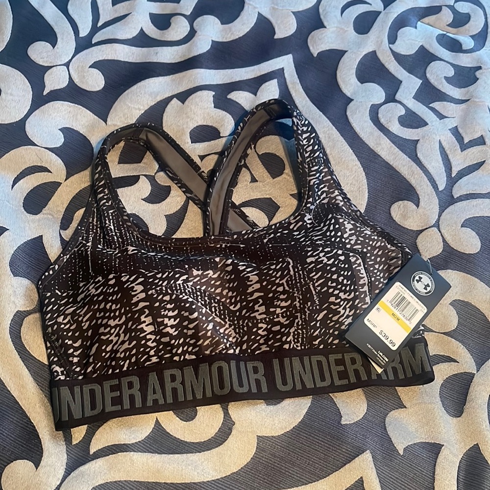 Under Armour Lightweight Sports Bra Size Medium